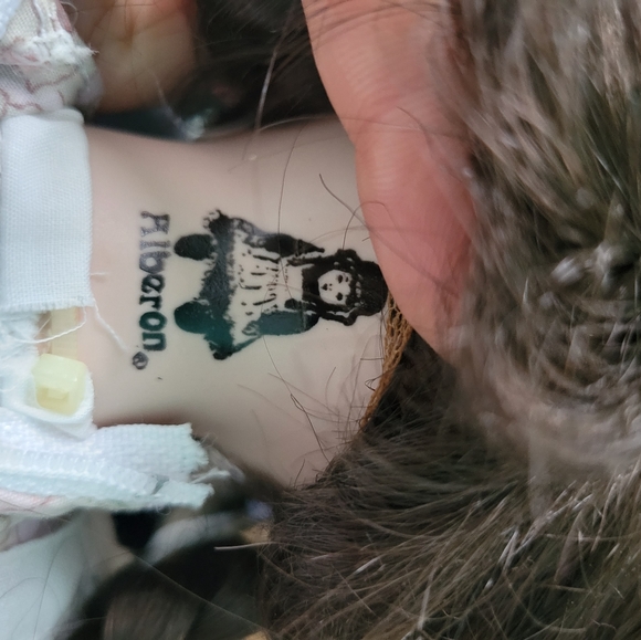 Vintage Alberton Porcelain doll - Picture 4 of 4